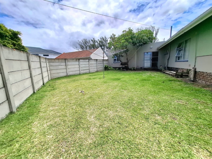 6 Bedroom Property for Sale in Gonubie Eastern Cape